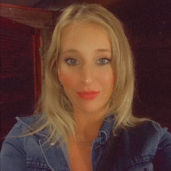 Meet your Posher, Julianne - Picture 2 of 3